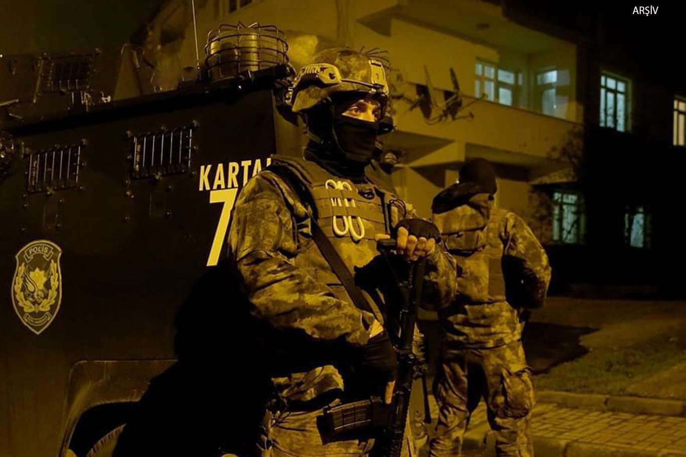 İstanbul'da hücre evine baskın İstanbul'da hücre evine baskın